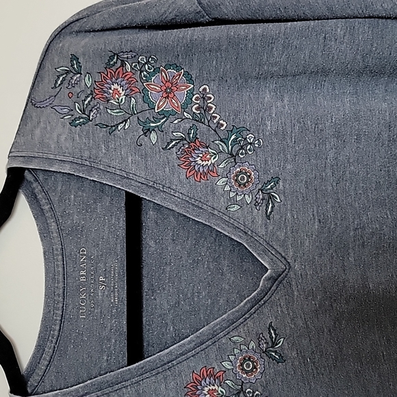 Lucky Brand V-Neck Top - Picture 5 of 7